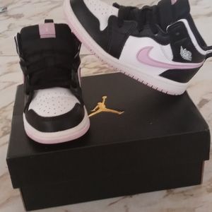 Jordan 1 mid size 9c pink black white